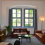 Schloss 3*