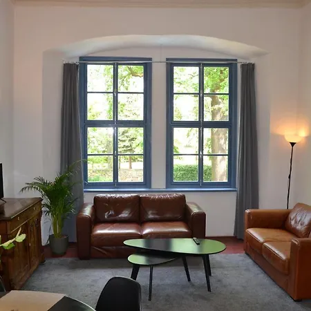 Schloss 3*