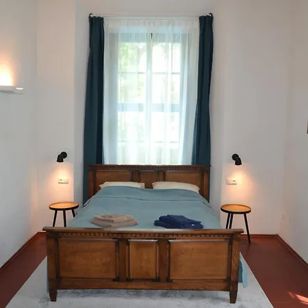 Schloss 3*